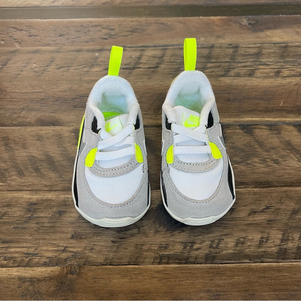 Baby Nike Max 90 crib. Size 3C.